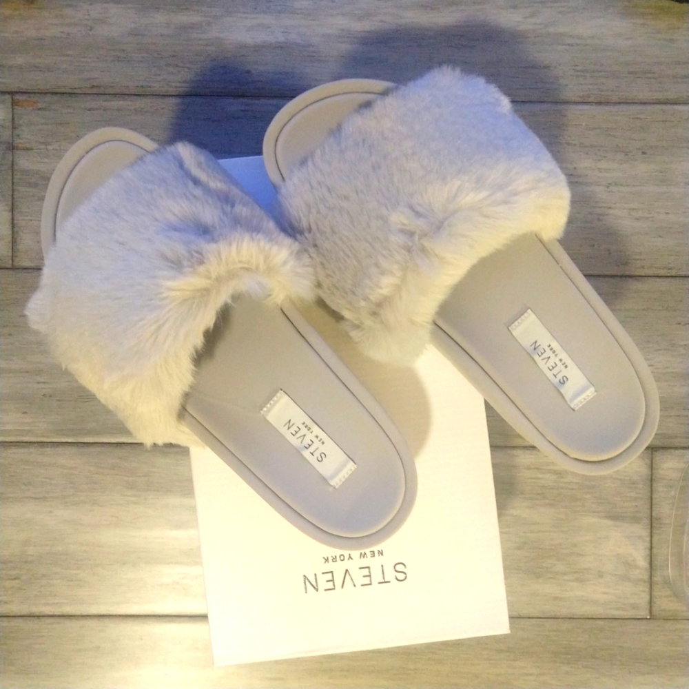 Steven NY l Raine Faux Fur Slide l Light Gray l Size 8 l NIB